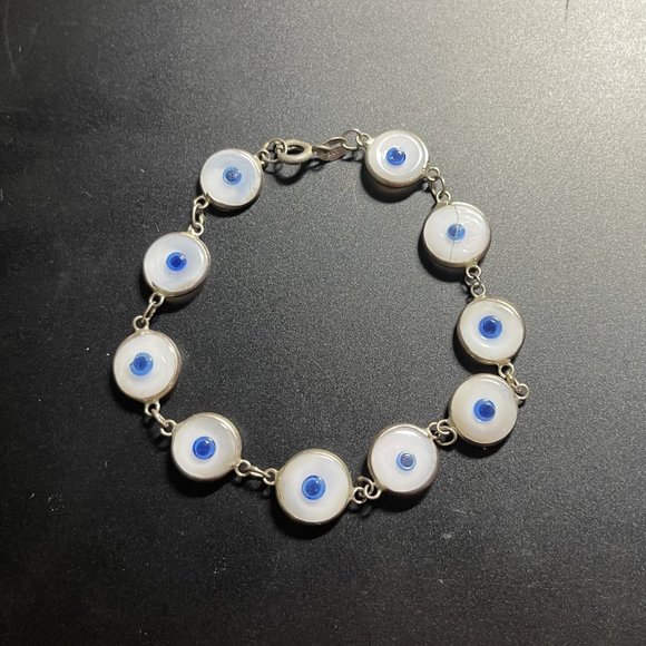 Jewelry - White glass bead evil eye bracelet